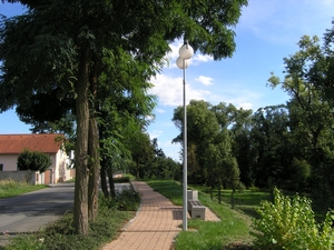 34	chodník podél silnice – směr Veltrusy