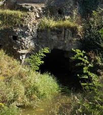 DSCN0317	umělá jeskyně v zámeckém pakru
